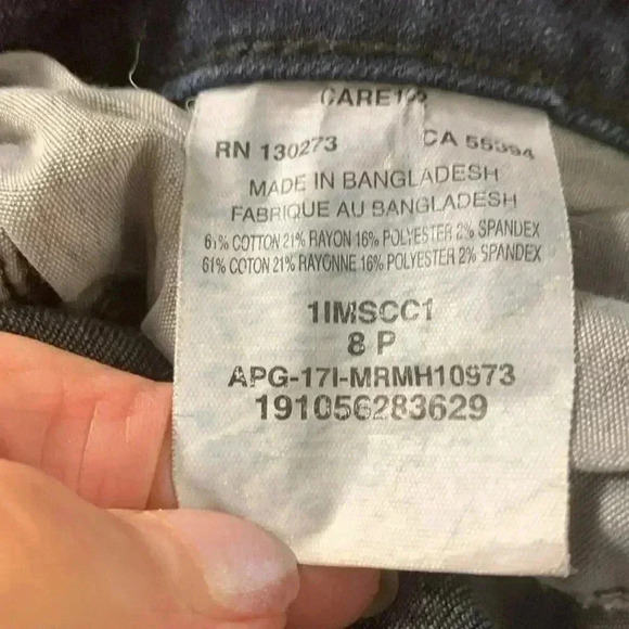 Lee Riders Petite Lightweight, Dark Wash, Midrise Skinny w Raw Hem, Size 8 - Picture 6 of 6